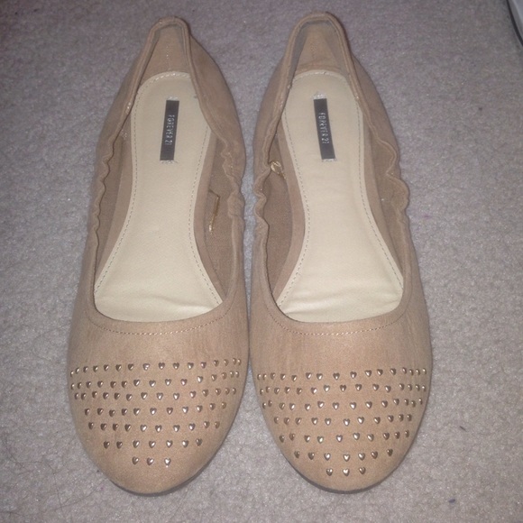 Adorable Nude Flats - Picture 2 of 3