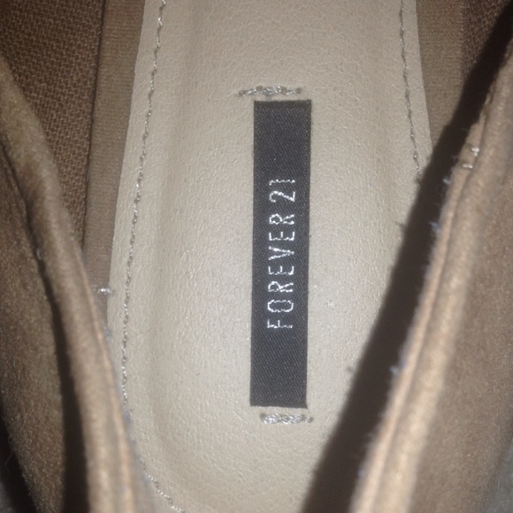 Adorable Nude Flats - Picture 3 of 3
