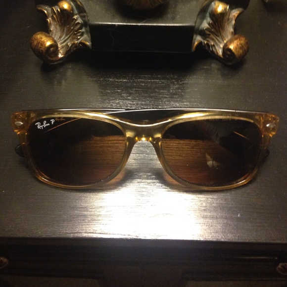 👓 Ray-Ban Polarized New Wayfarer gold/black.