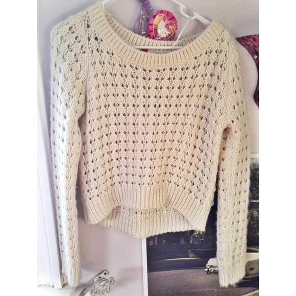CREAM COMFY CROPPED SWEATER