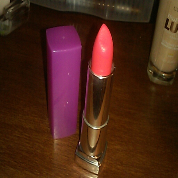 Maybelline color sensational lipstick