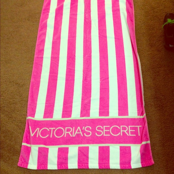 💕VICTORIA'S SECRET💕 TOWEL LIMITED EDITION