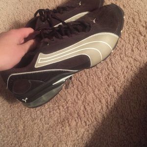 Puma tennis shoes