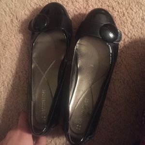 Super cute button flats