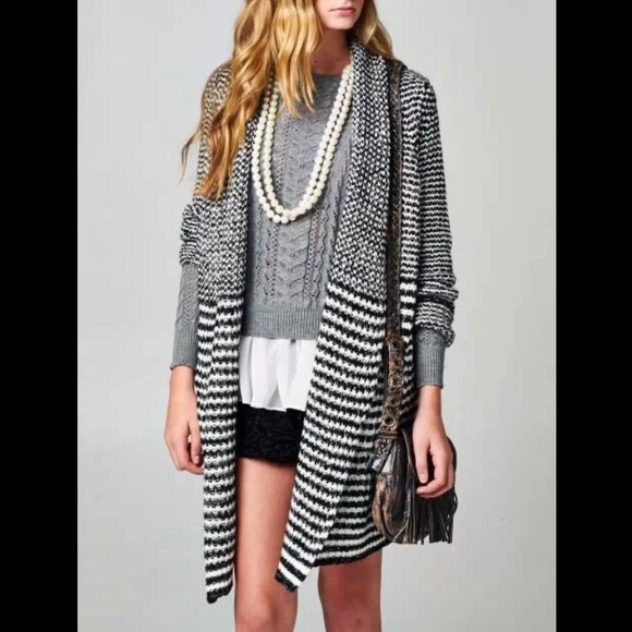 💮NWOT! Unique Black Warm Long Sleeve Cardigan