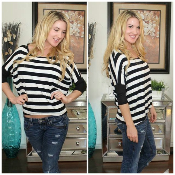 🆕 Striped Top in Black & White w/ Contrast Cuffs!