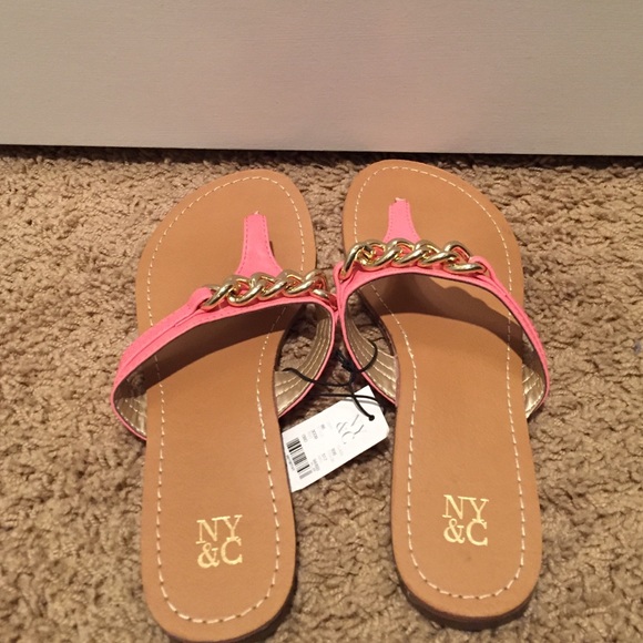 New York and company flip flops - Picture 2 of 3
