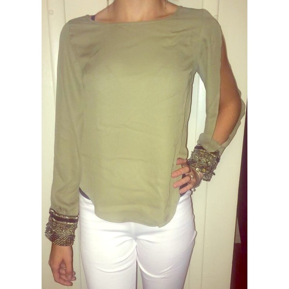👑PRICE CUT!👑OLIVE TOP W/ CUFF BEAD DETAILING