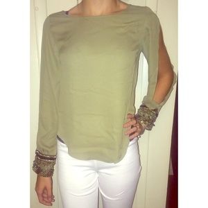 👑PRICE CUT!👑OLIVE TOP W/ CUFF BEAD DETAILING