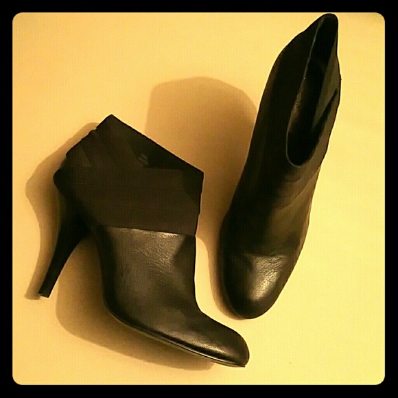 [Calvin Klein] Black Leather Booties
