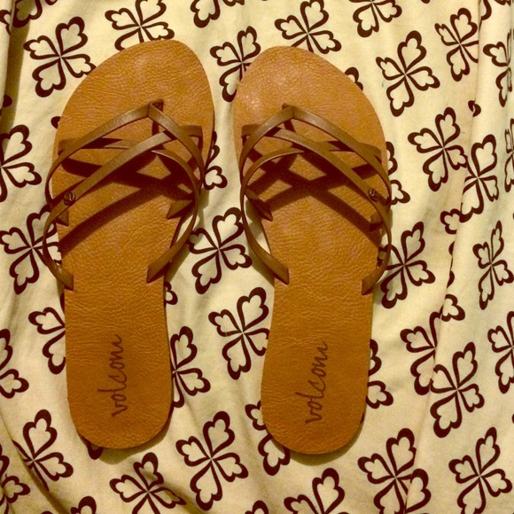 Volcom strappy flip flops