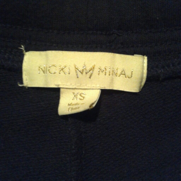 Nicki Minaj shorts?? - Picture 2 of 3