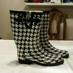 Black and White rain boots