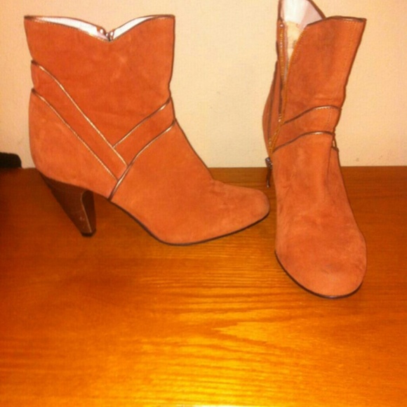 Cute tan boots/heels - Picture 2 of 2