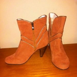 Cute tan boots/heels