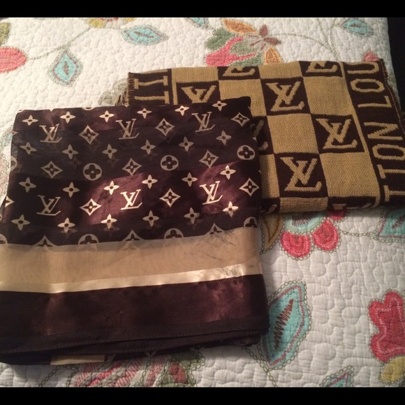 Imitation Louis Vuitton scarves.