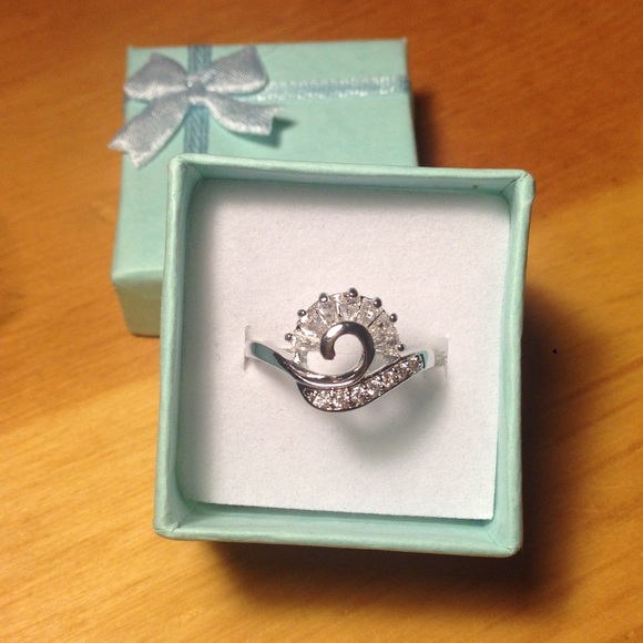 Peacock white filled gold ring
