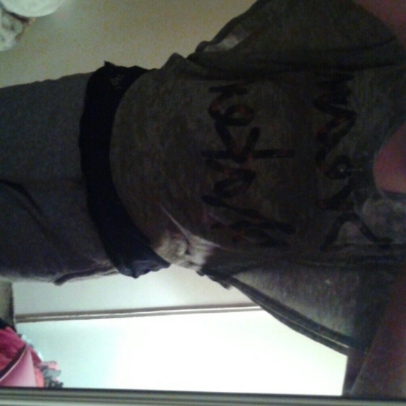 Supper cute Crop top great condition?? - Picture 3 of 3