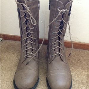 Brand new combat boots size 8.5