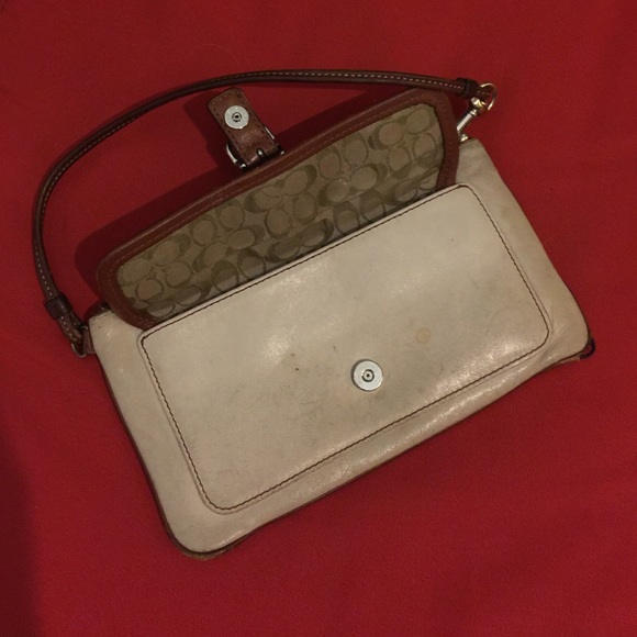 Authentic coach wristlet - Picture 4 of 4