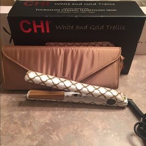 Gold and white trellis Chi with gold pouch.