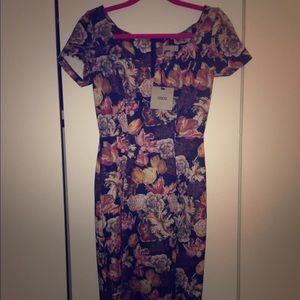 Modern floral bodycon midi dress.