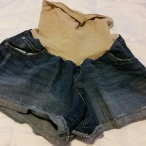 * MATERNITY * Denim cuttoff shorts