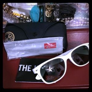 White Ray Ban Wayfarers for Sale up to 90% Off: Poshmark
