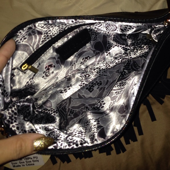 Clutch - Picture 4 of 4