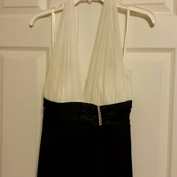 White/Black Onyx evening gown - Picture 2 of 4