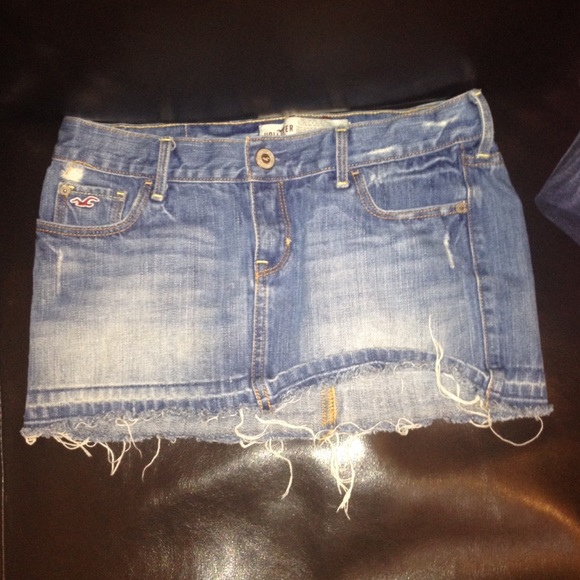 I'm selling a Hollister skirt
