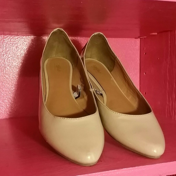 Nude Flats - Picture 1 of 3