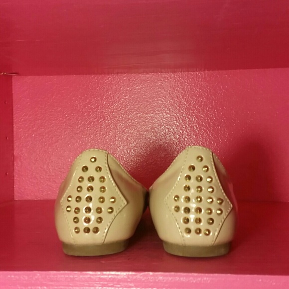 Nude Flats - Picture 2 of 3
