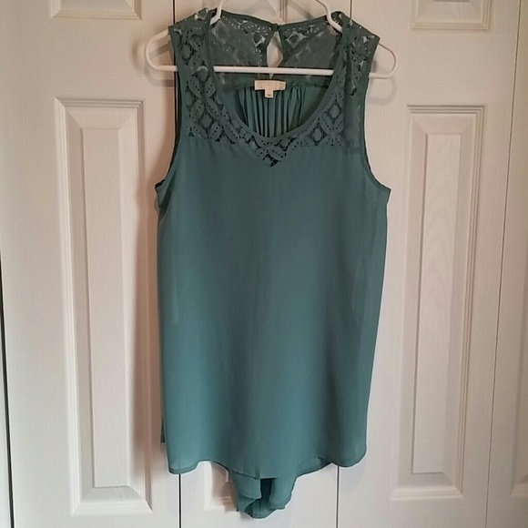 High low top with pleated back and lace detail