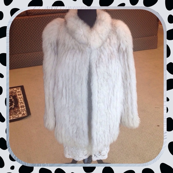 Jackets & Blazers - Weekend Sale!!!  Vintage Silver Fox Fur M(6/8)