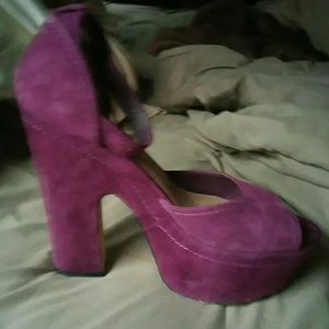 SALE!!!!!!Steve Madden purple suede pump