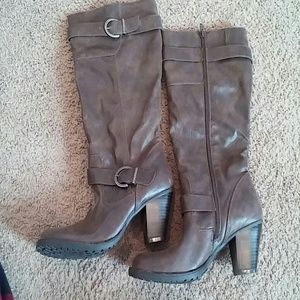 Sonoma 8.5 Brown boots with buckle detail