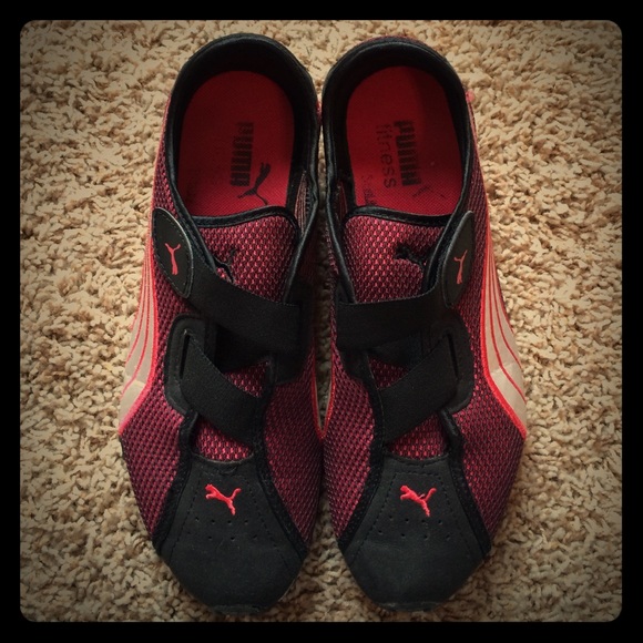 Puma Fitness size 7.5 red and black shoes