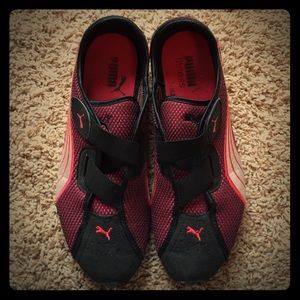 Puma Fitness size 7.5 red and black shoes