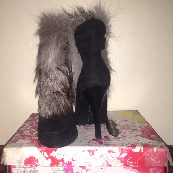 Hurry up bootie never worn