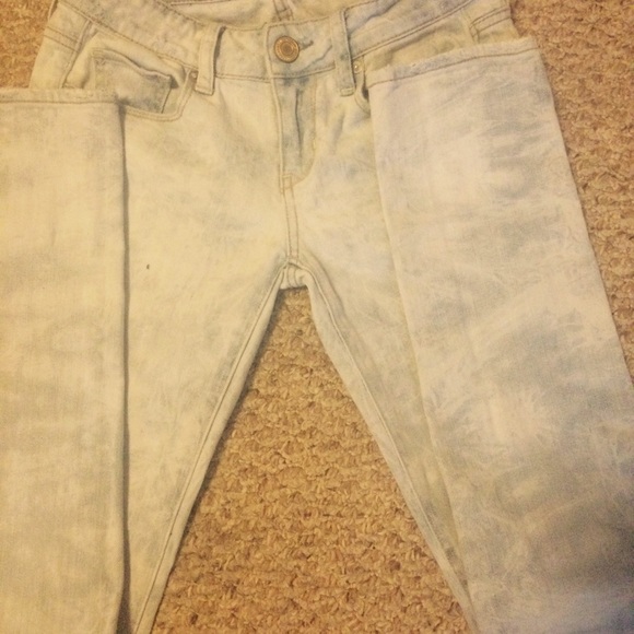 Size 2 acid wash AE jeans