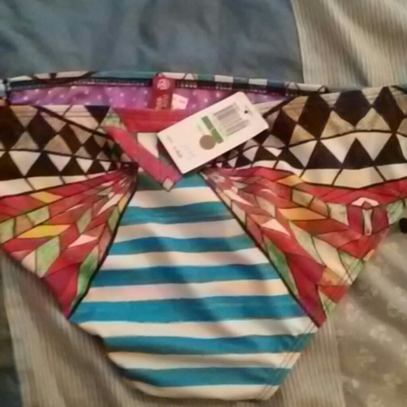 GUESS bikini bottom - Picture 4 of 4