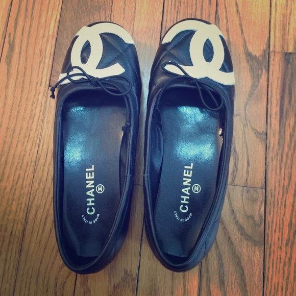 Designer inspired flats black and white