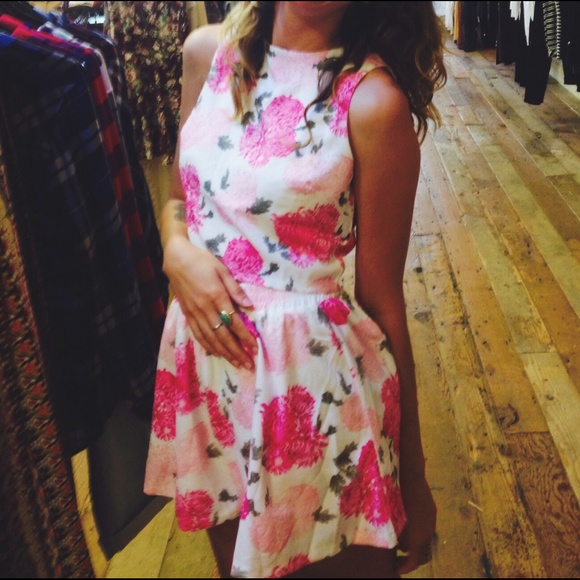 ❌Sold on Mercari❌Floral flowy shorts - Picture 2 of 2