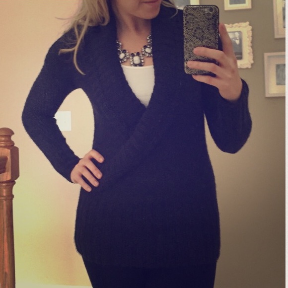 Cozy Navy LOFT Sweater - Picture 3 of 3
