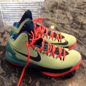Men's KD's worn twice