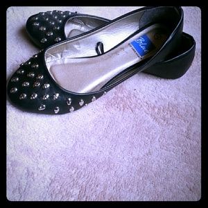 Black skull head flats
