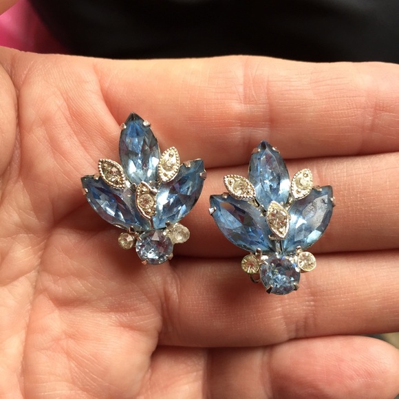 SOLD TO DENISE Vintage Eisenberg Ice earrings. - Picture 2 of 3