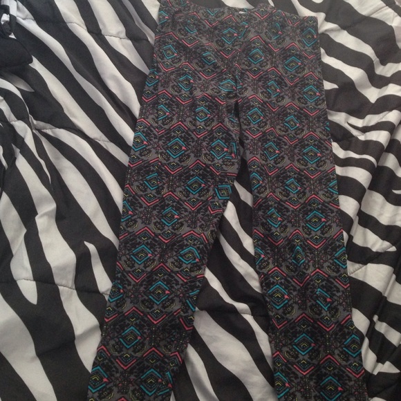 Gray printed leggings.