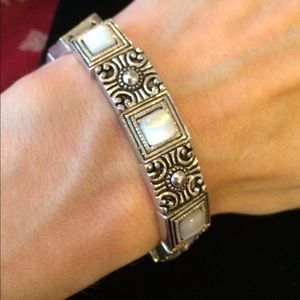 Elastic Silver Bracelet with Square Pearl Accents
